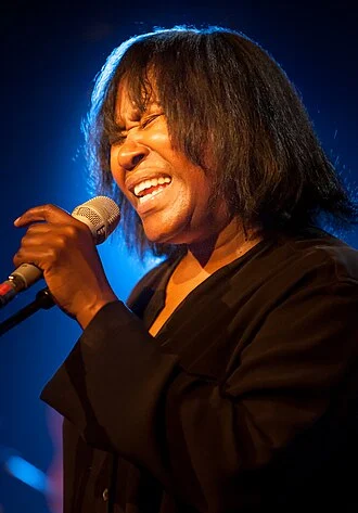 Joan Armatrading height profile photo