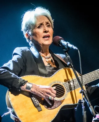 Joan Baez height profile photo