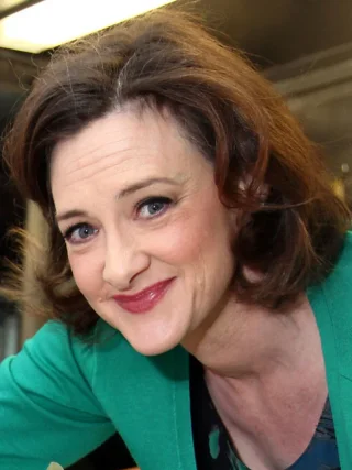Joan Cusack height profile photo