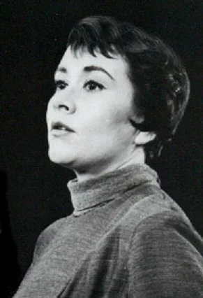 Joan Plowright height profile photo