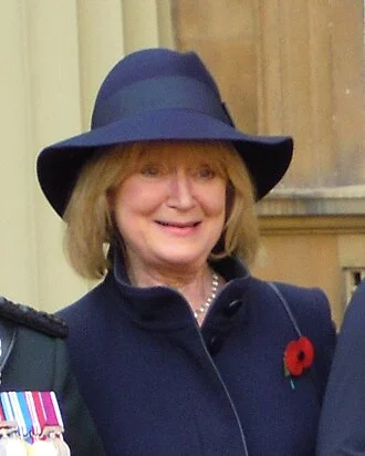 Joanna David height profile photo