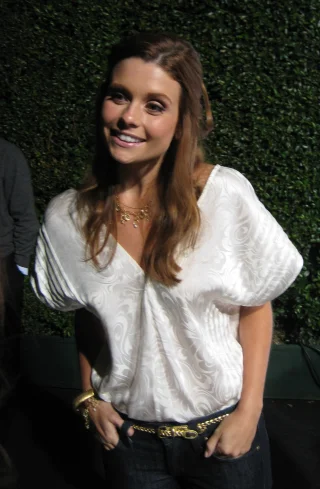 JoAnna Garcia Swisher height profile photo