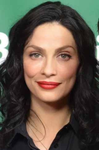 Joanne Kelly height profile photo