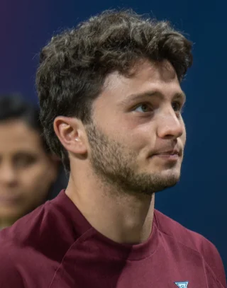 João Neves height profile photo