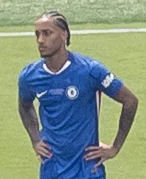João Pedro (footballer, born 2001) height profile photo