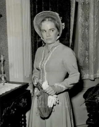 Jocelyn Brando height profile photo
