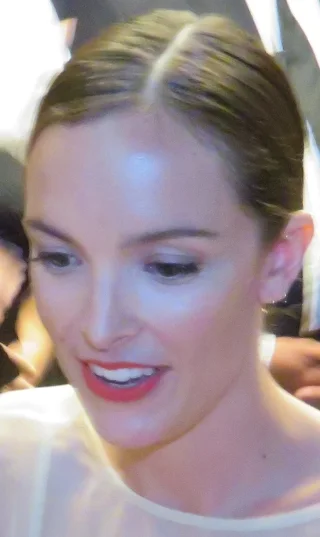 Jodi Balfour height profile photo