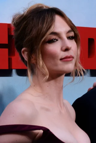 Jodie Comer height profile photo