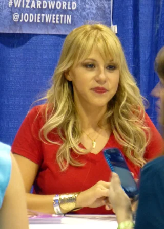 Jodie Sweetin height profile photo
