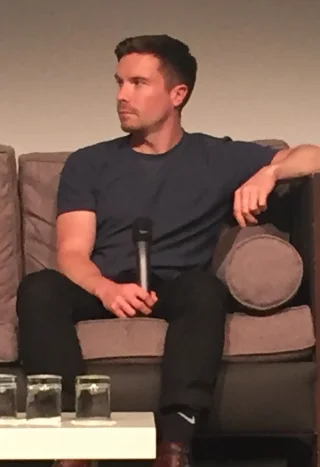 Joe Dempsie height profile photo