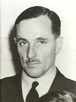 Joe Hewitt (RAAF officer) height profile photo