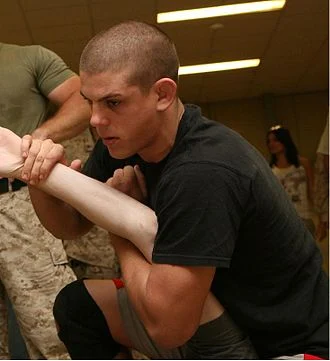 Joe Lauzon height profile photo