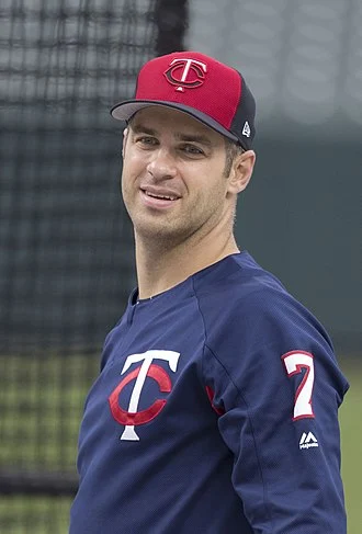 Joe Mauer height profile photo