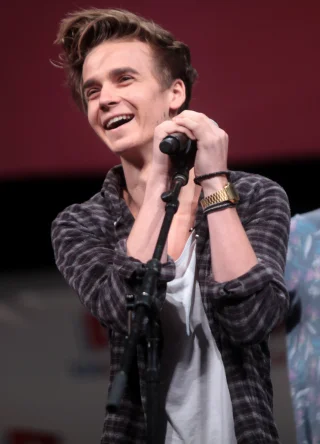 Joe Sugg height profile photo