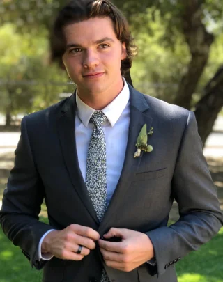 Joel Courtney height profile photo