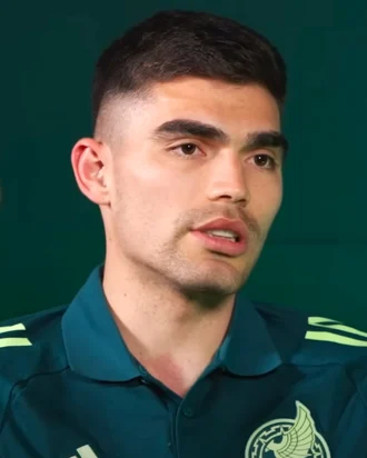 Johan Vásquez (footballer, born 1998) height profile photo