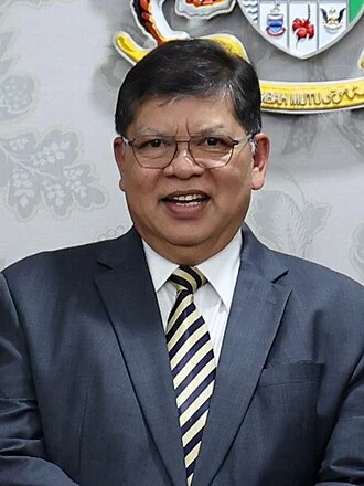 Johari Abdul height profile photo