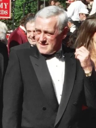John Mahoney height profile photo