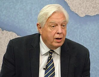 John Simpson (journalist) height profile photo
