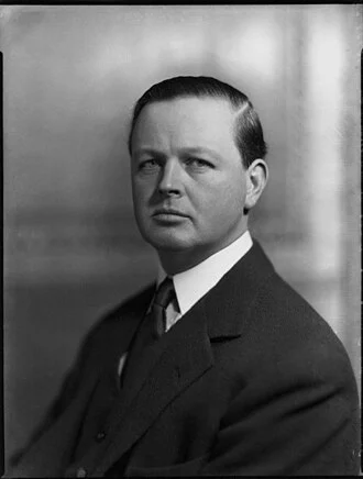 John Spencer-Churchill, 10th Duke of Marlborough height profile photo