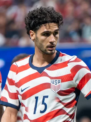 Johnny Cardoso height profile photo