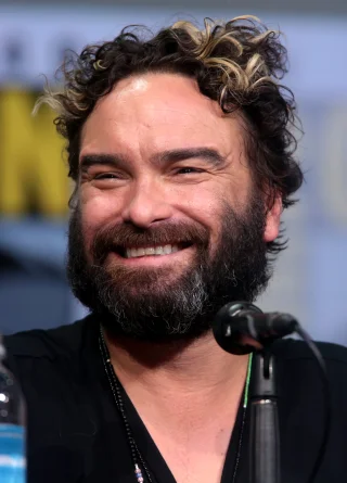 Johnny Galecki height profile photo