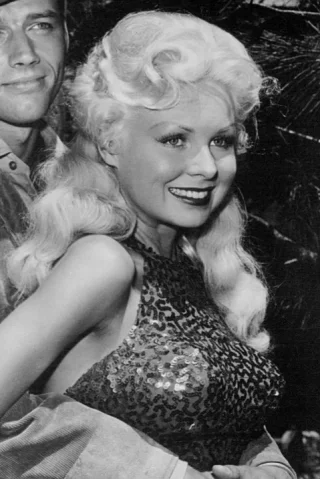 Joi Lansing height profile photo