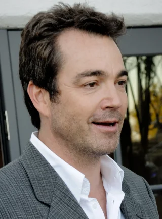 Jon Tenney height profile photo