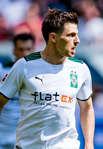 Jonas Hofmann height profile photo