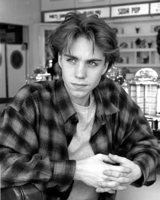 Jonathan Brandis height profile photo
