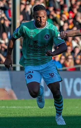 Jonathan de Guzmán height profile photo