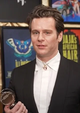 Jonathan Groff height profile photo
