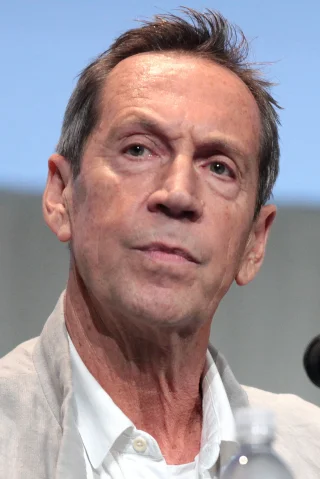 Jonathan Hyde height profile photo