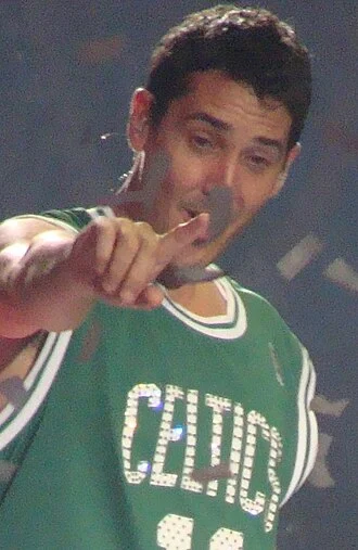 Jonathan Knight height profile photo