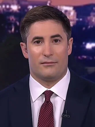 Jonathan Swan height profile photo