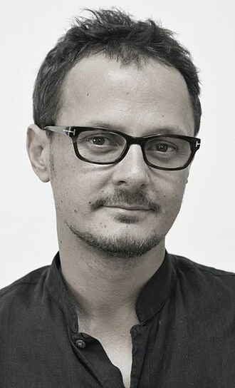 Jonathan Yeo height profile photo