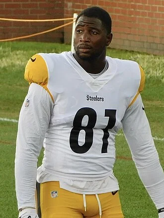 Jonnu Smith height profile photo