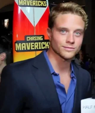 Jonny Weston height profile photo