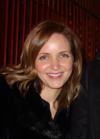 Jordana Spiro height profile photo