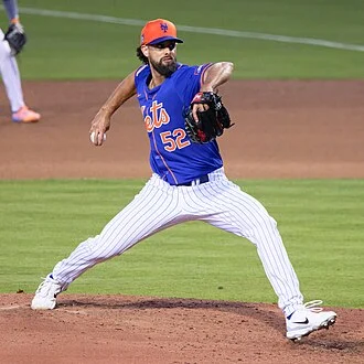 Jorge López (baseball) height profile photo