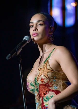 Jorja Smith height profile photo