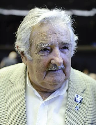 José Mujica height profile photo