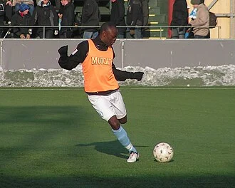 Joseph Elanga height profile photo