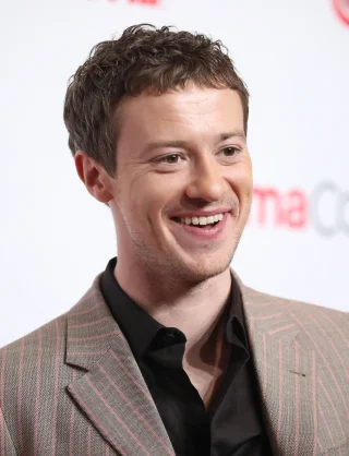 Joseph Quinn height profile photo