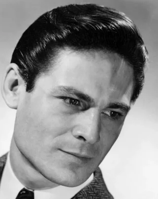 Joseph Wiseman height profile photo