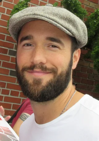 Josh Bowman height profile photo