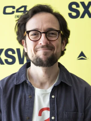 Josh Brener height profile photo