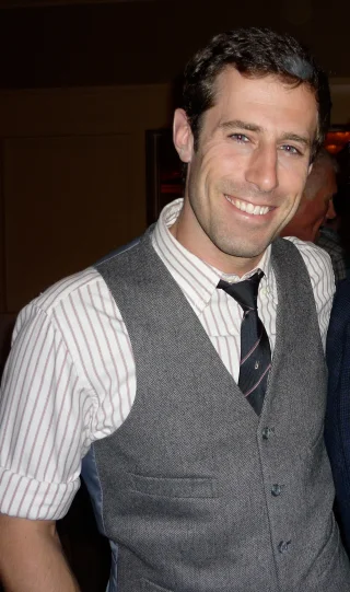 Josh Cooke height profile photo