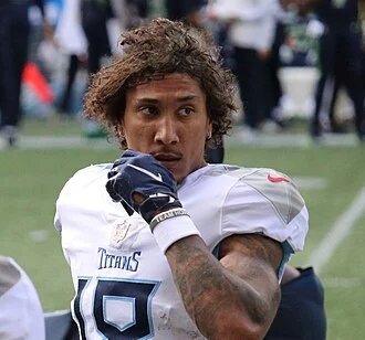 Josh Reynolds (American football) height profile photo