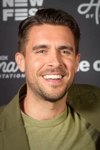 Josh Segarra height profile photo